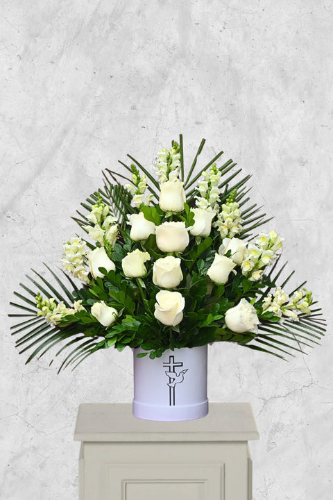 Arreglo Abrazo de Paz Blanca – arreglo floral de condolencias para funeral en Lima