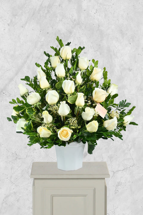 Arreglo de Condolencias Pureza Infinita – arreglo floral de condolencias para funeral en Lima