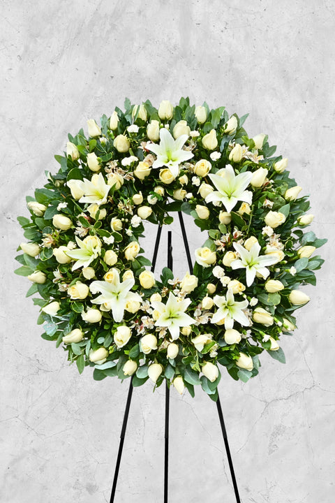 Corona de Condolencias Blanca Esperanza – corona fúnebre para funeral en Lima