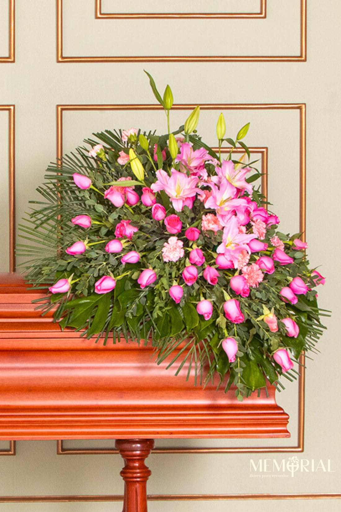 Manto de Condolencias con Rosas Rosadas y Liliums