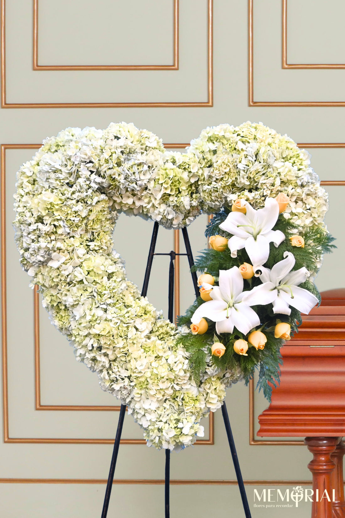 CORONA DE CORAZÓN LUZ AMARILLA