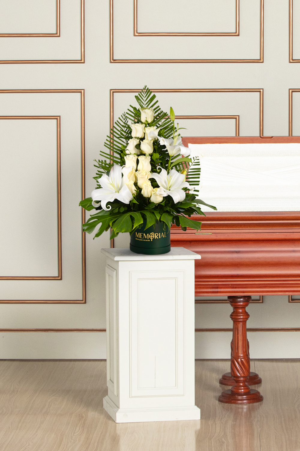 Arreglo Tributo con Rosas Blancas y Liliums