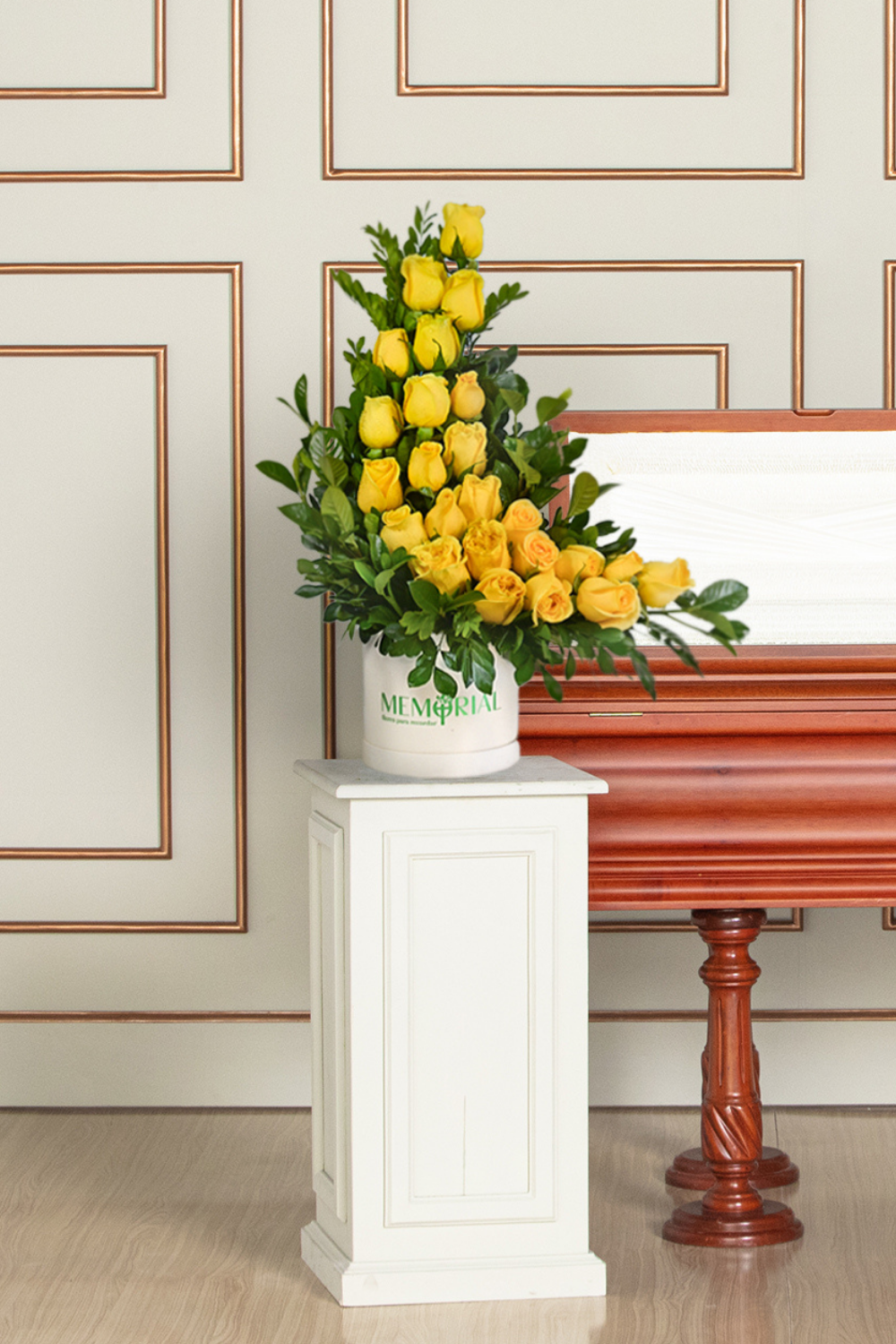 Arreglo de Condolencia con Rosas Amarillas