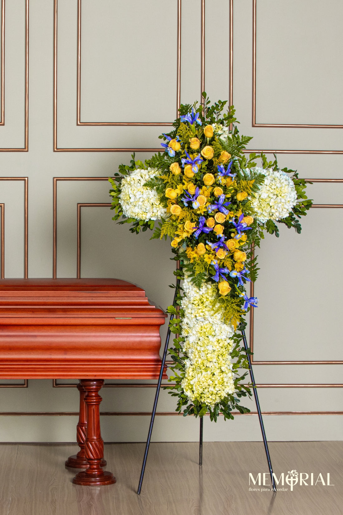 Cruz de Condolencias de Rosas Amarillas y Iris