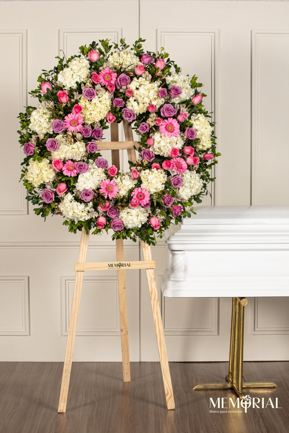 Corona Circular de Hortensias con Rosas Lilas y Rosadas
