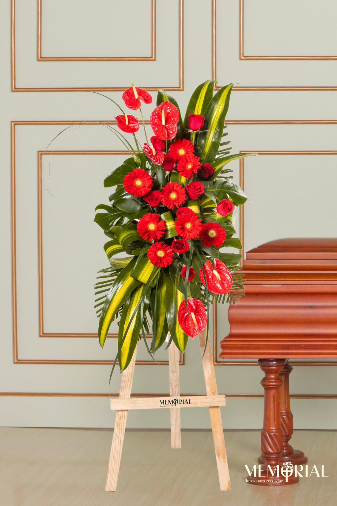 Lágrima de Condolencias de Rosas Rojas y Anturios