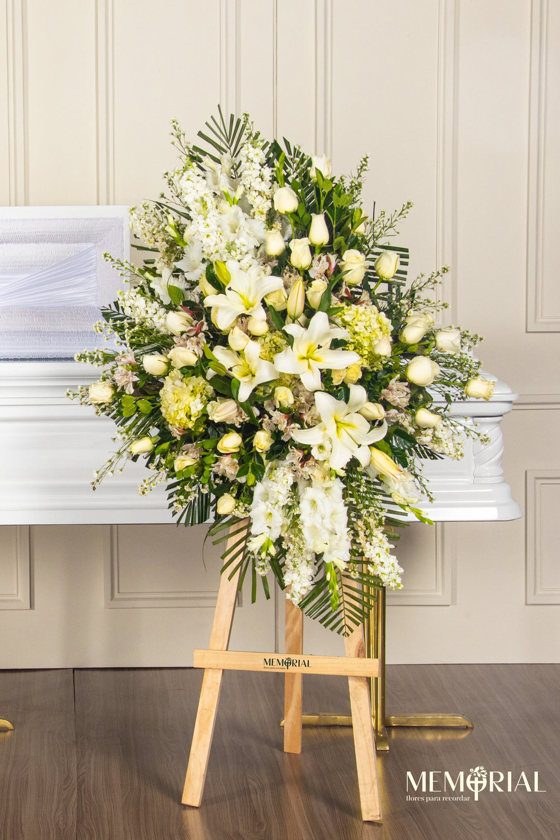 Lágrima de Condolencias de Hortensias y Rosas Blancas Grande
