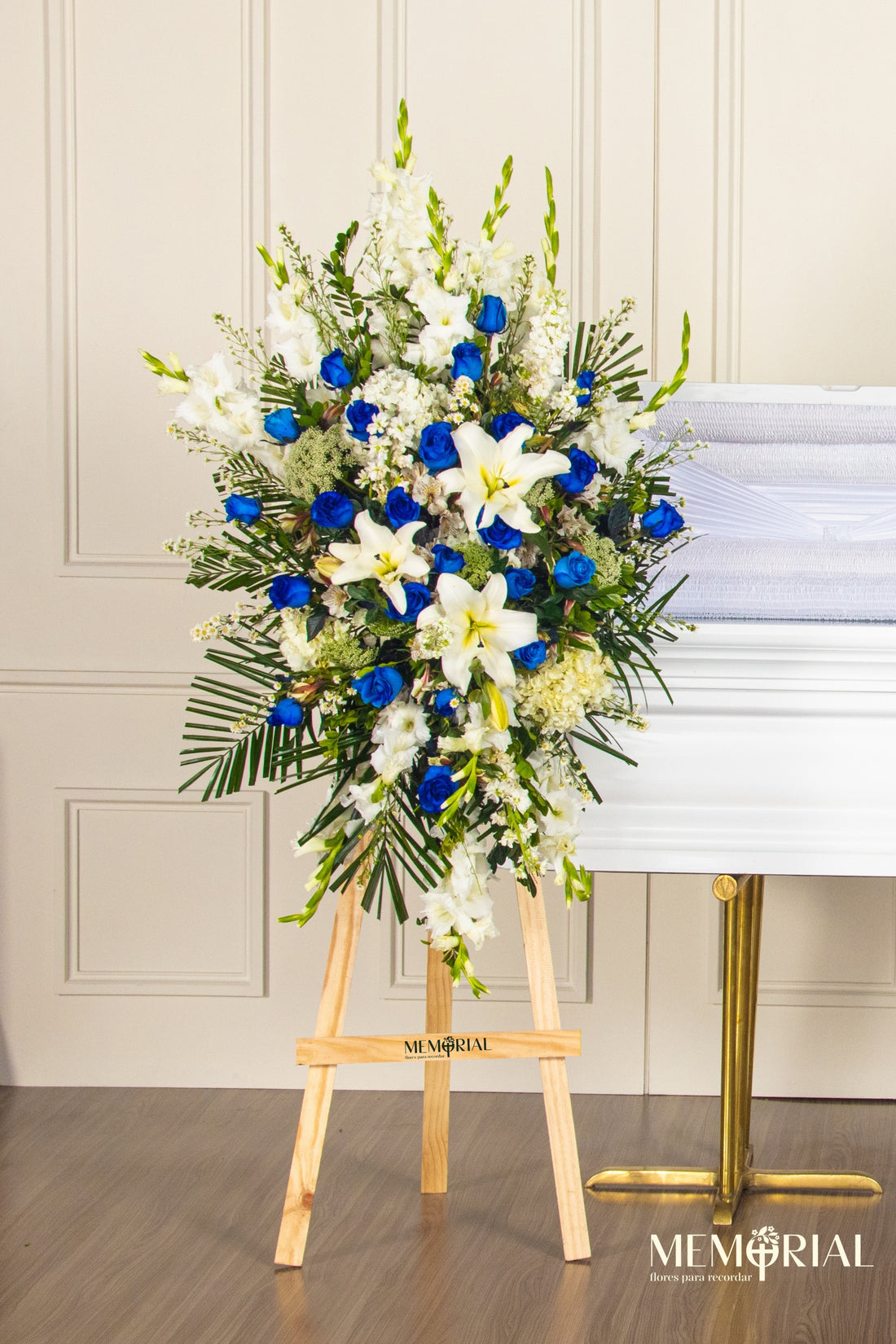 Lágrima de Condolencias de Hortensia, Rosas Azules y Gladiolos