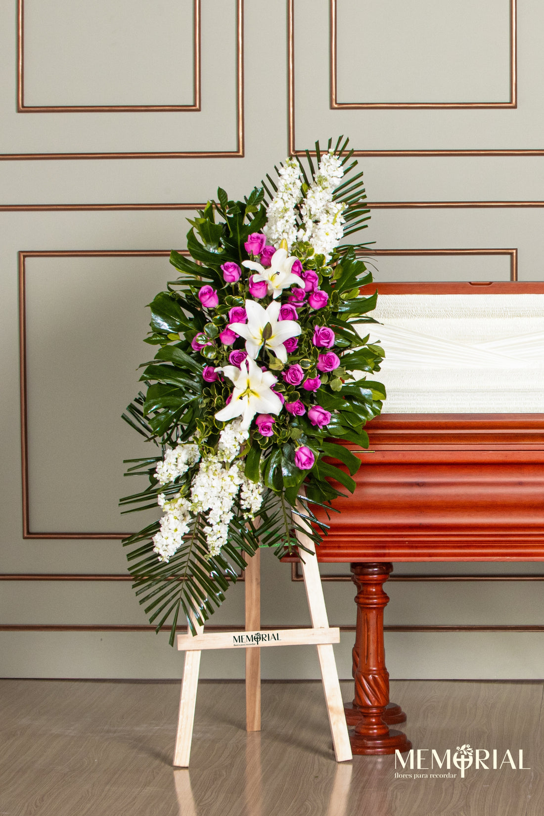 Lágrima de Condolencias de Rosas Lilas y Liliums