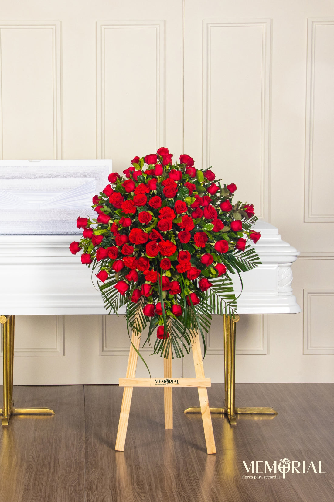 Lágrima de Condolencias de Rosas Rojas y Claveles