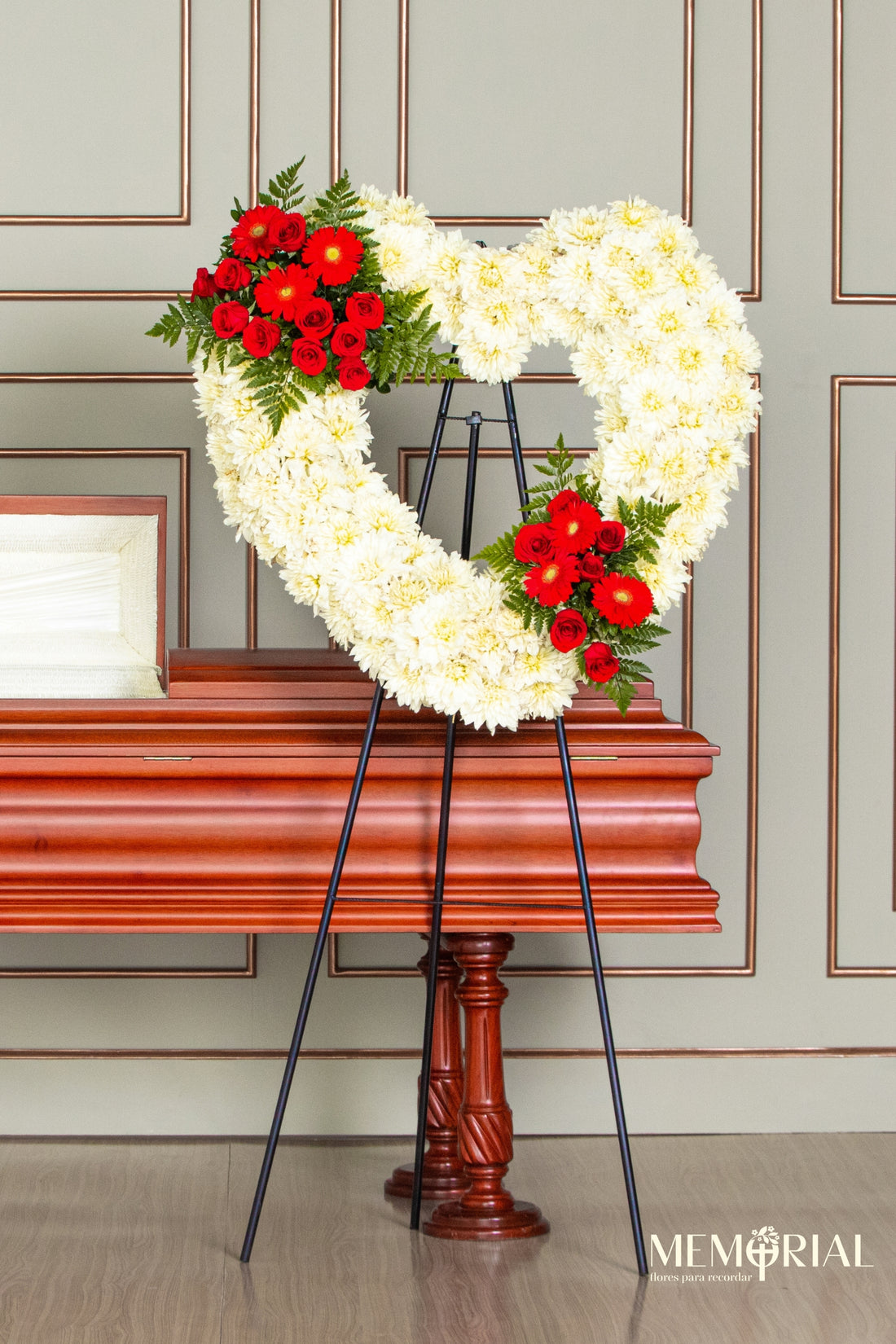 Homenaje de Amor con Dalias y Rosas Rojas