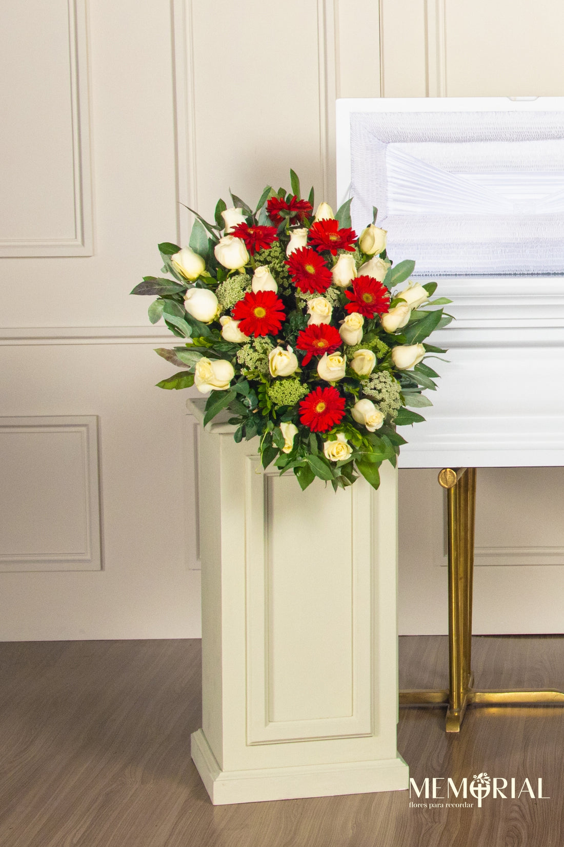 Lágrima de Piso con Rosas Rojas y Gerberas