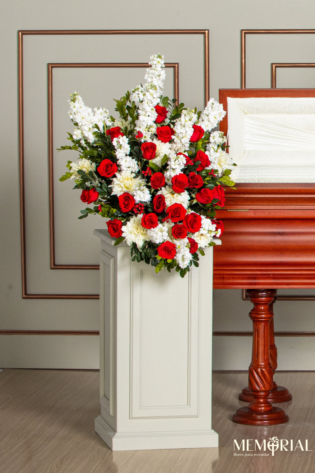Lágrima de Piso con Rosas Rojas y Dalia