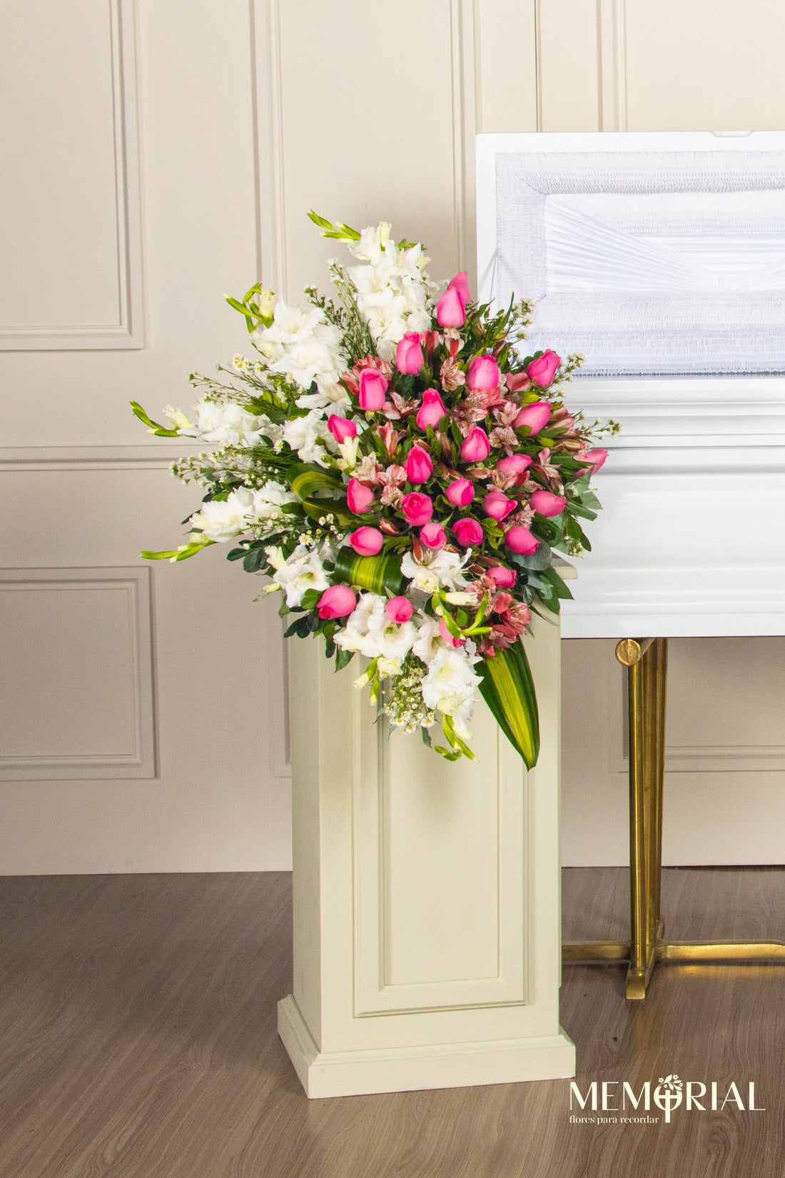 Lágrima de Piso con Rosas Rosadas y Astromelia