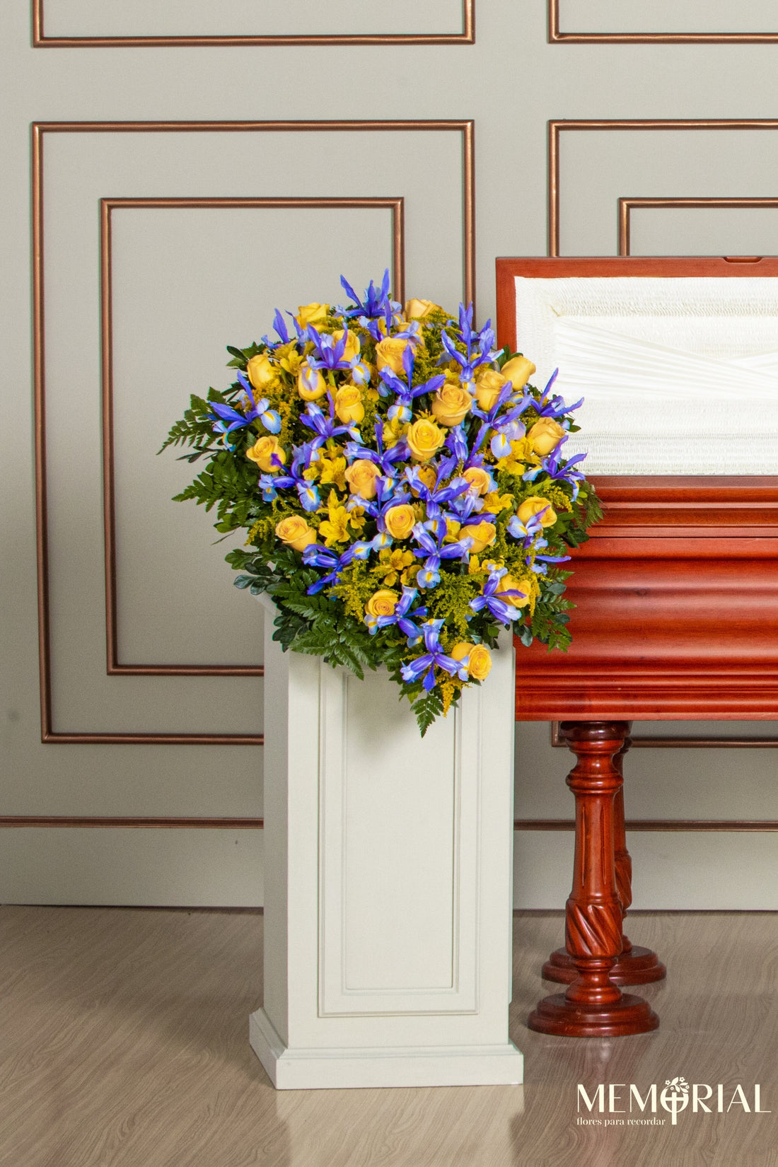 Lágrima de Piso con Rosas Amarillas, Iris y Astromelia