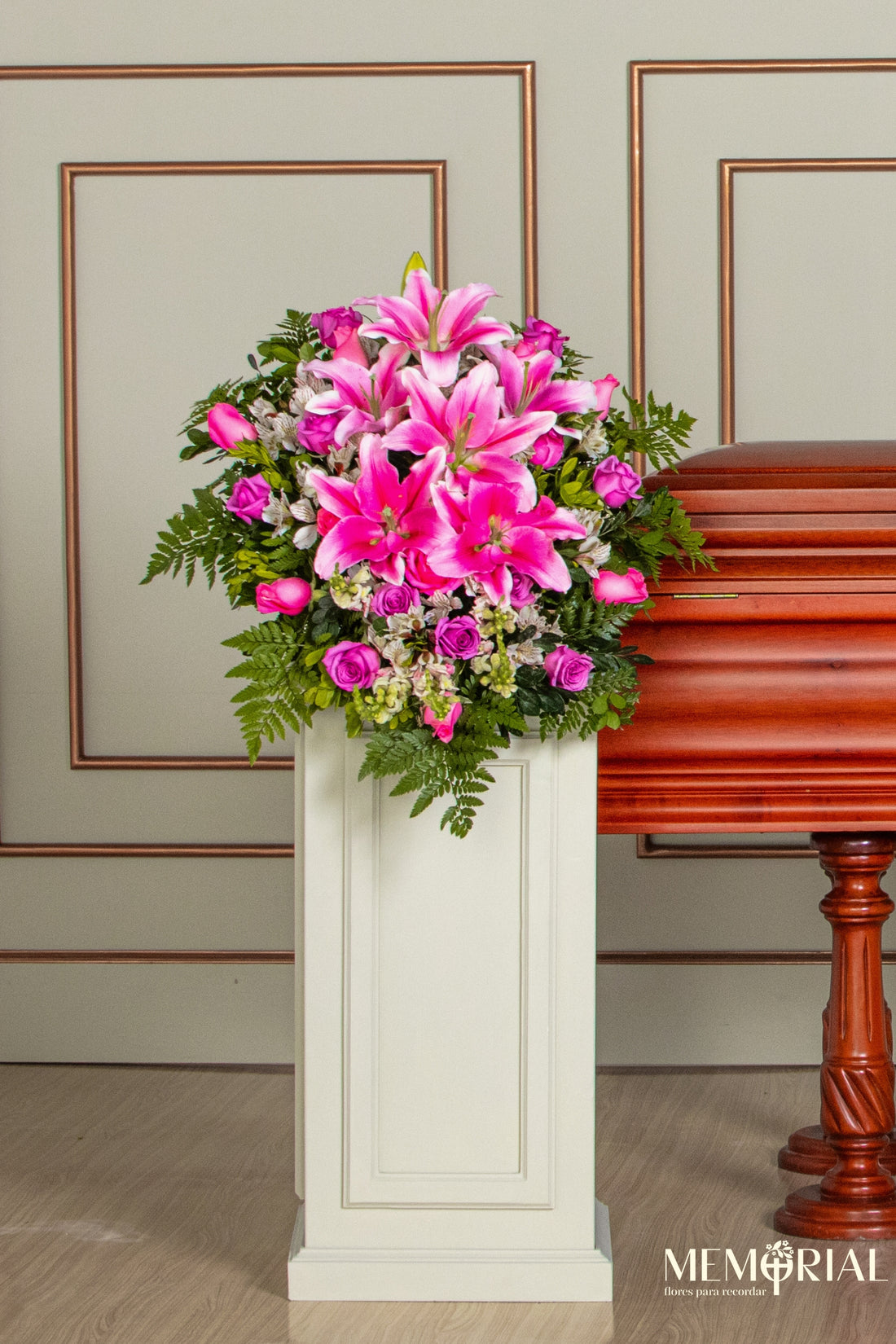 Lágrima de Piso con Rosas Rosadas, Lilas y Astromelia