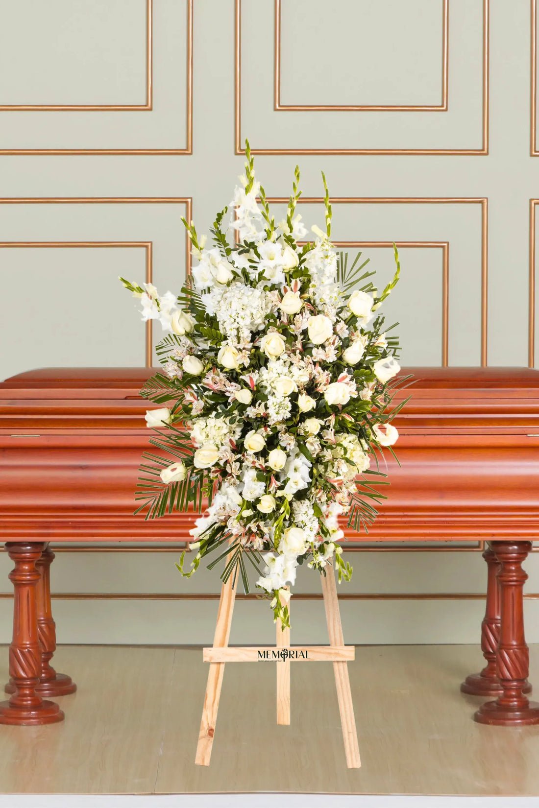 Lágrima de Condolencias de Hortensias y Rosas Blancas