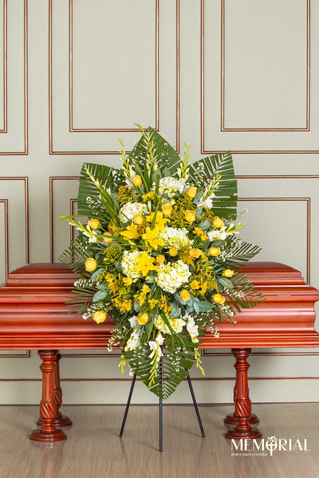 Lágrima de Condolencias de Hortensias y Rosas Amarillas