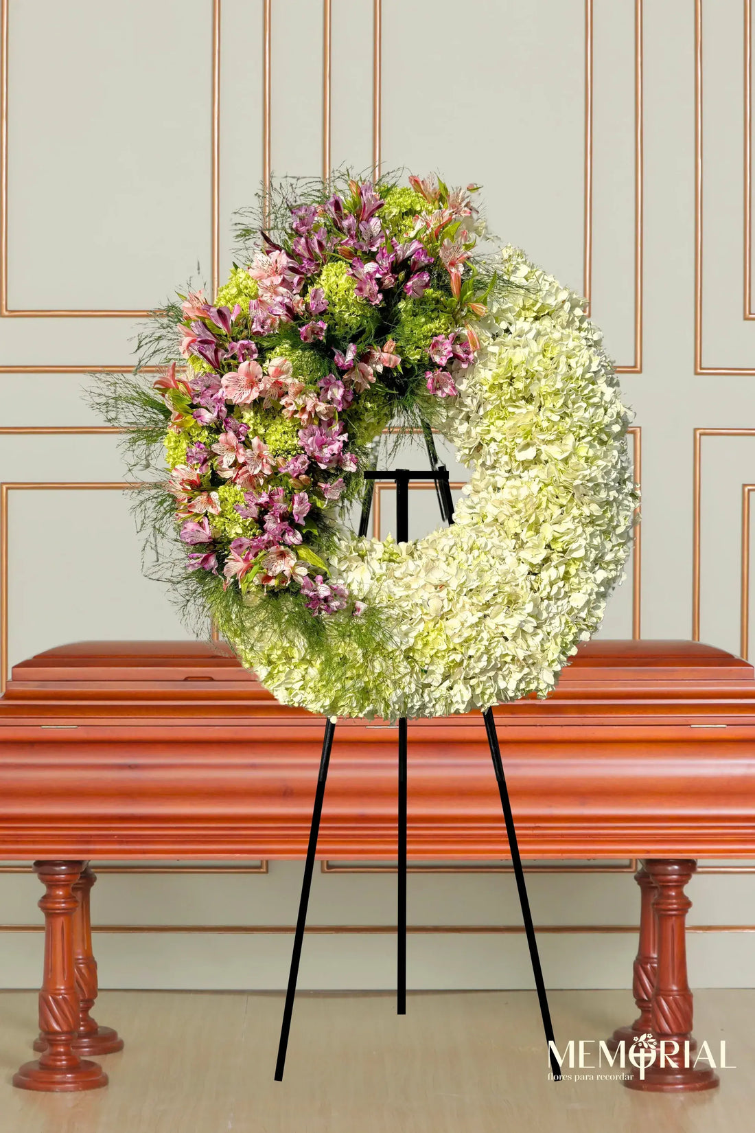 Corona con Hortensias y Astromelias Rosadas y Lilas