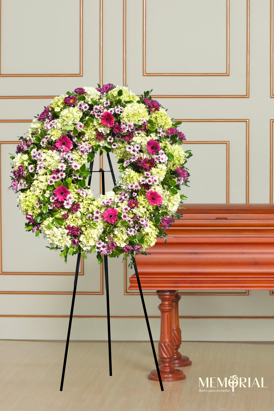 Corona Circular de Condolencias de Margaritas y Gerberas Fucsias