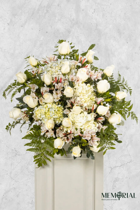 Lágrima de Piso con Rosas Blancas, Hortensia y Astromelias – lágrima fúnebre para funeral en Lima