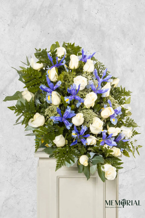 Lágrima de Piso con Rosas Blancas e Iris – lágrima fúnebre para funeral en Lima