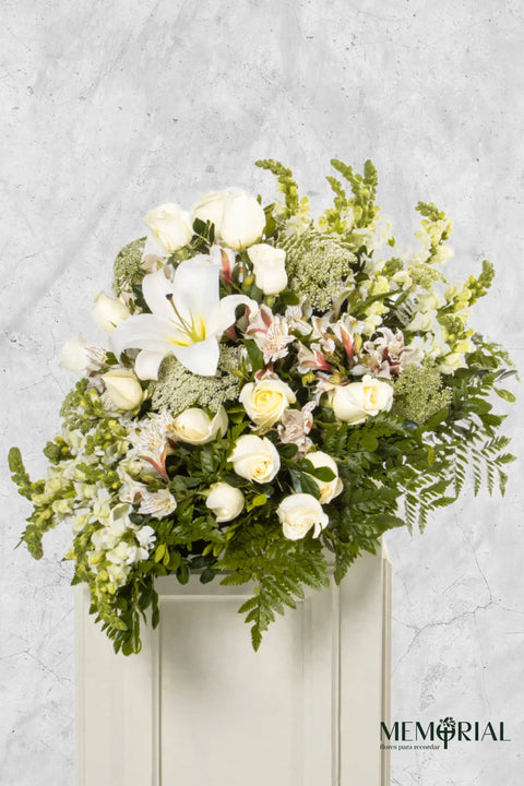 Lágrima de Piso con Rosas Blancas, Liliums y Astromelia – lágrima fúnebre para funeral en Lima